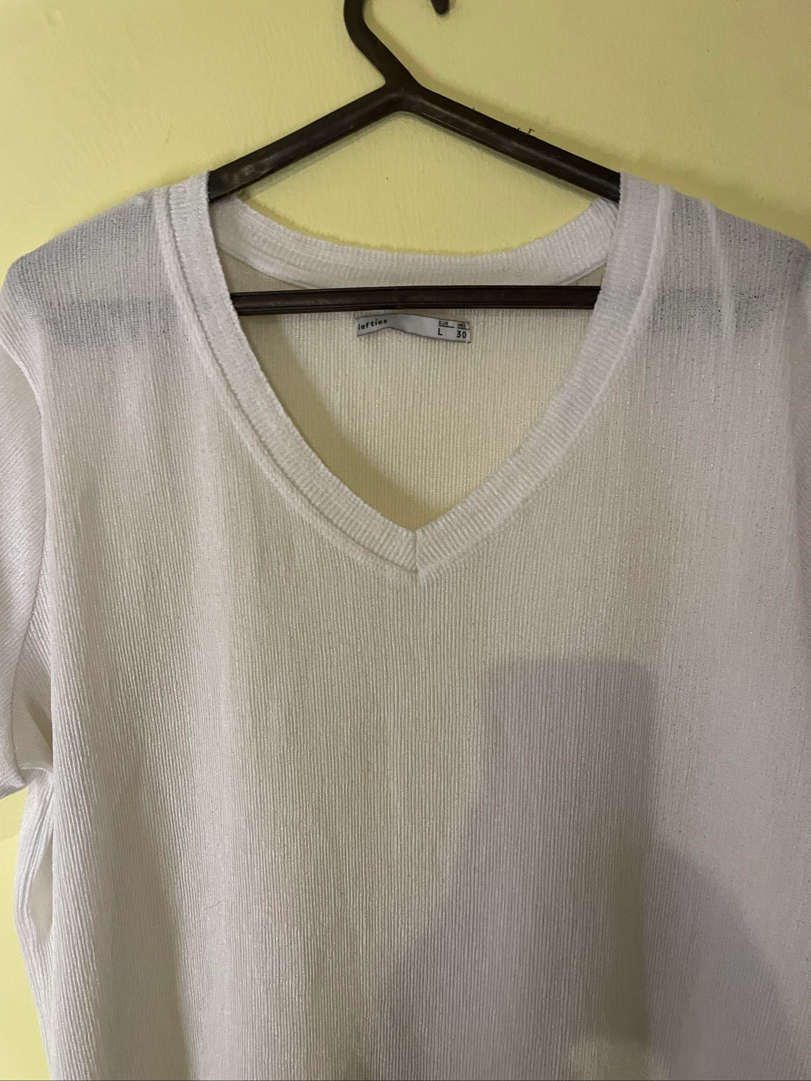 Túnica / Blusa Longa Branca Acetinada com Decote V e Bolsos com Laço 